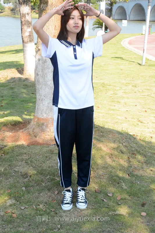 爱月下 NO.004 秀秀其实我喜欢酷酷的，今天第一期被安排了校服！ - 爱月下